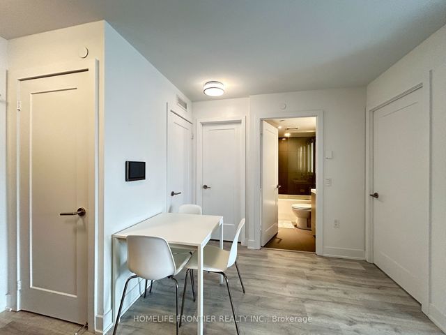 2219 - 585 Bloor St E