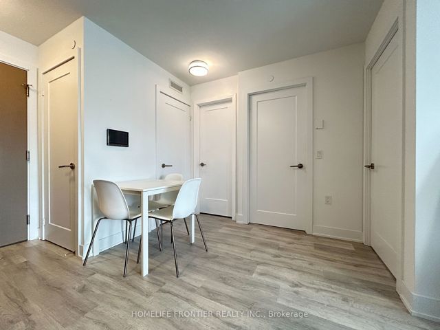 2219 - 585 Bloor St E