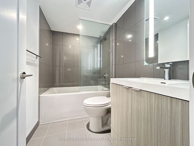 2219 - 585 Bloor St E