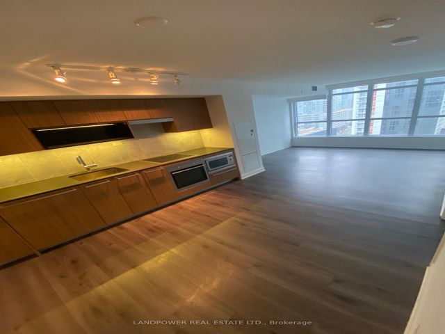 1708 - 80 Queens Wharf Rd