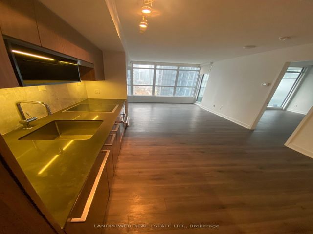 1708 - 80 Queens Wharf Rd