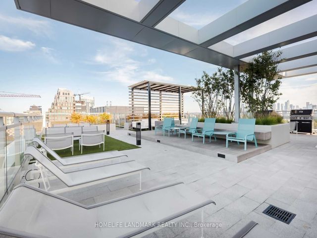 303 - 223 St Clair Ave W