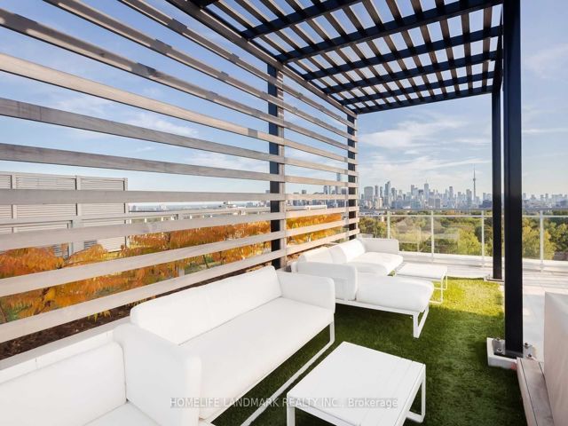303 - 223 St Clair Ave W