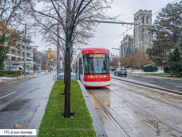 303 - 223 St Clair Ave W
