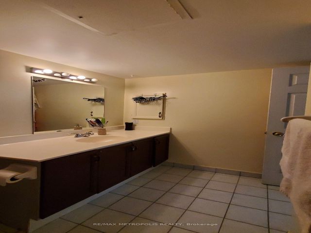 1117 - 1700 Eglinton Ave E