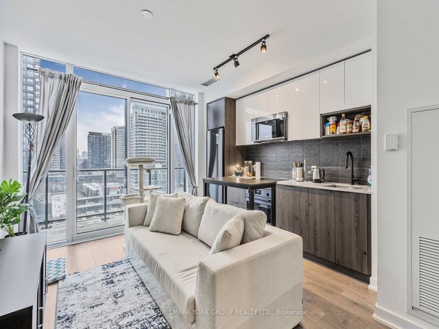 1112 - 5 Defries St