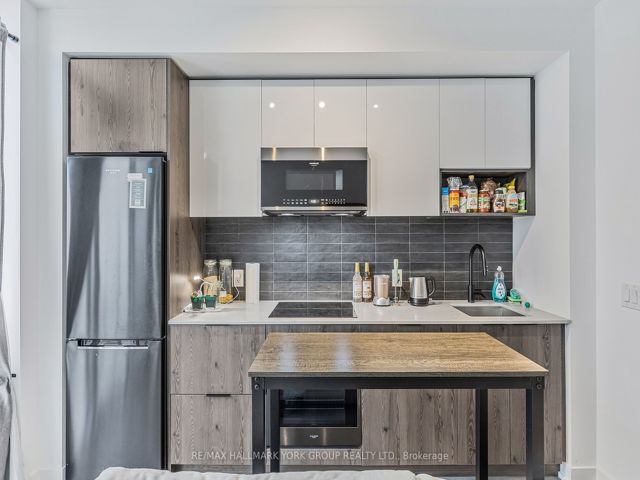 1112 - 5 Defries St