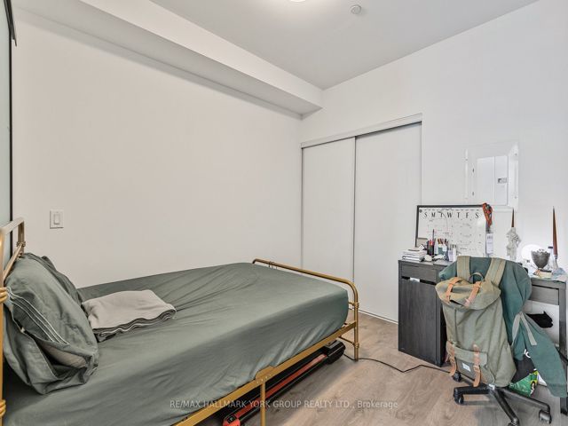 1112 - 5 Defries St