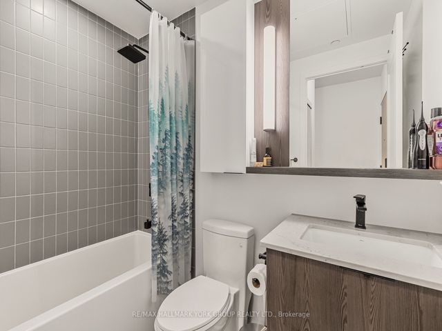 1112 - 5 Defries St