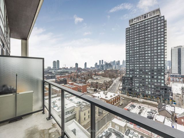 1112 - 5 Defries St