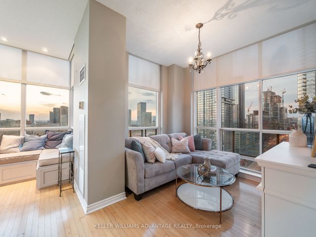 UPH3 - 410 Queens Quay W