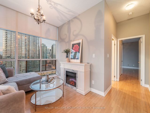 UPH3 - 410 Queens Quay W