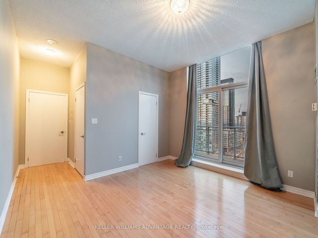 UPH3 - 410 Queens Quay W