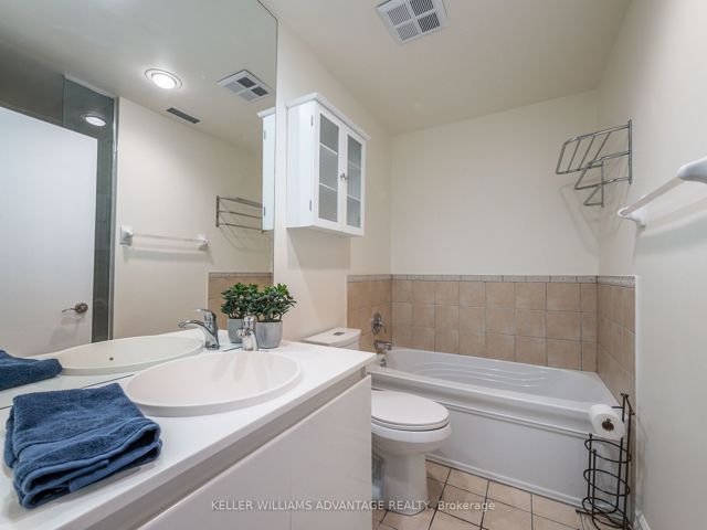 UPH3 - 410 Queens Quay W