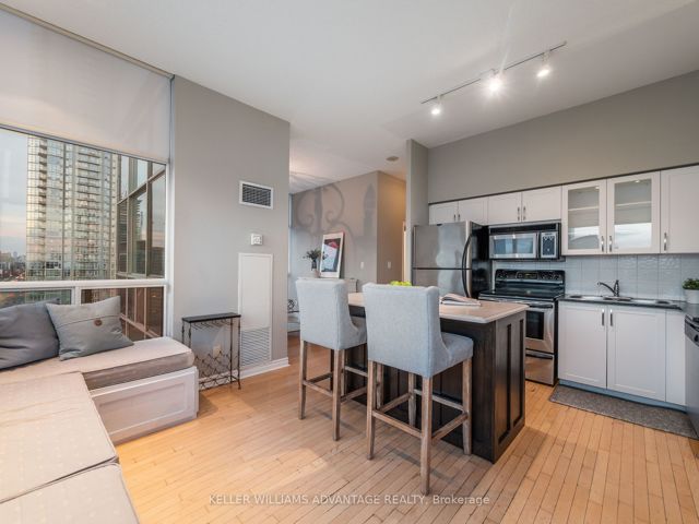 UPH3 - 410 Queens Quay W