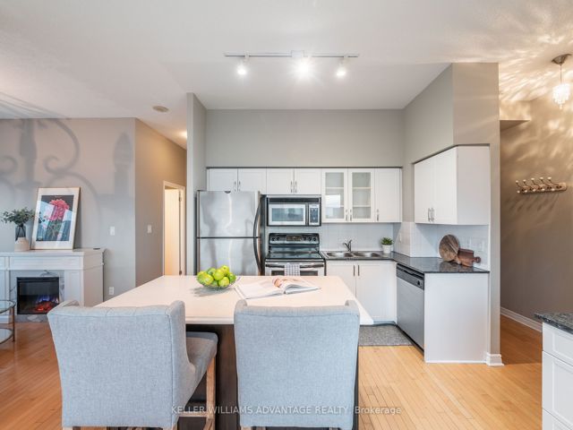 UPH3 - 410 Queens Quay W