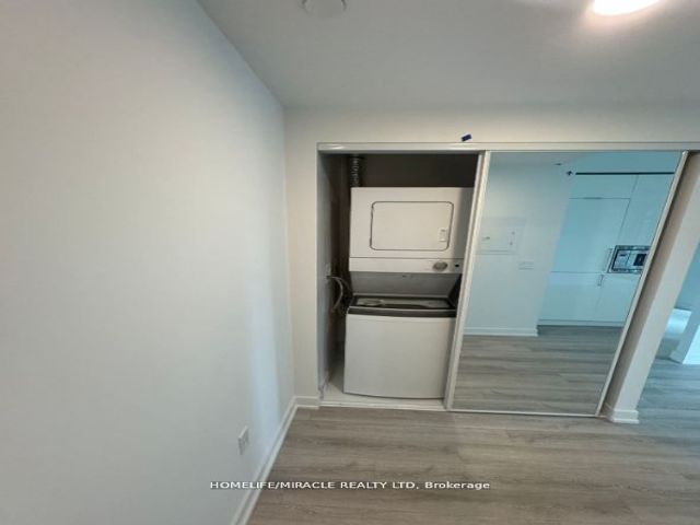 3213 - 234 Simcoe St