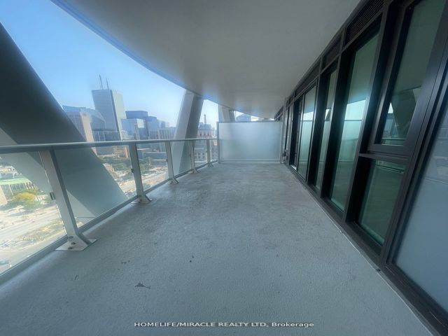 3213 - 234 Simcoe St