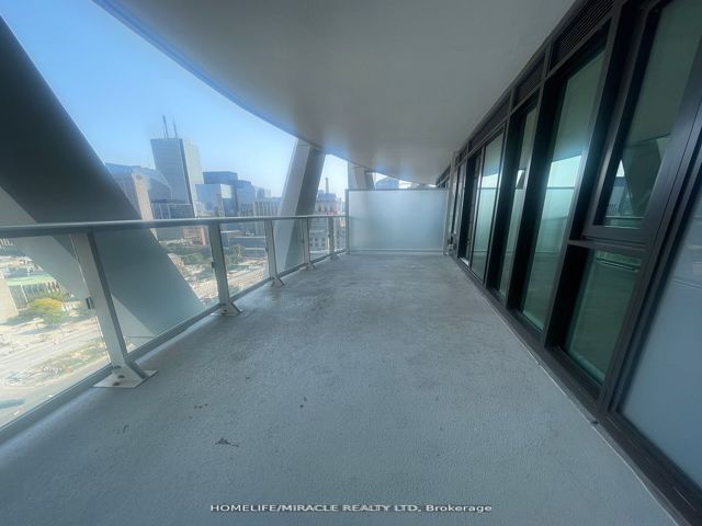 3213 - 234 Simcoe St
