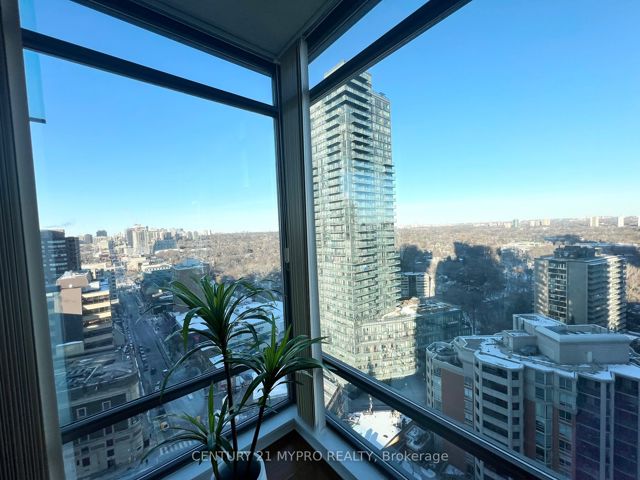 2109 - 18 Yorkville Ave