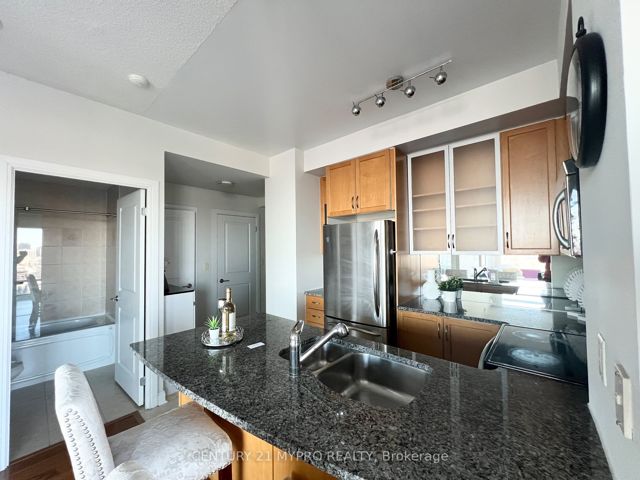 2109 - 18 Yorkville Ave