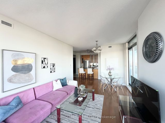 2109 - 18 Yorkville Ave