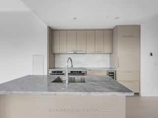 5202 - 488 University Ave