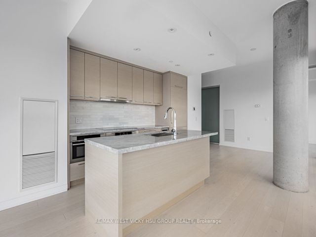 5202 - 488 University Ave