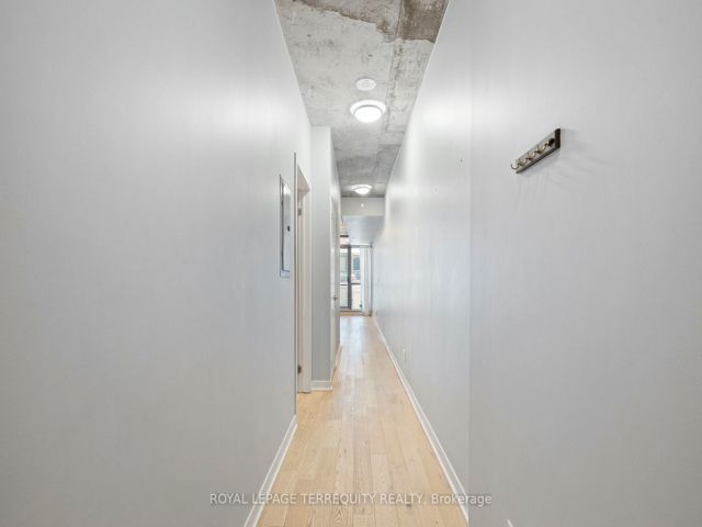 402 - 8 Gladstone Ave