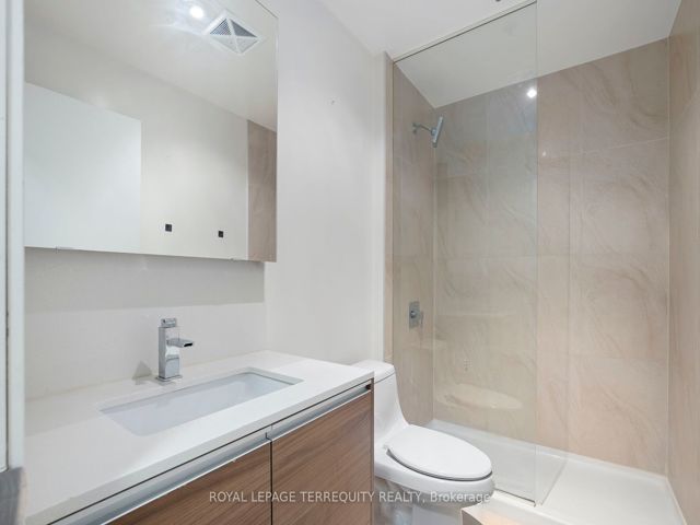 402 - 8 Gladstone Ave