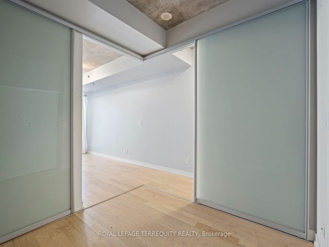 402 - 8 Gladstone Ave