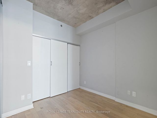 402 - 8 Gladstone Ave