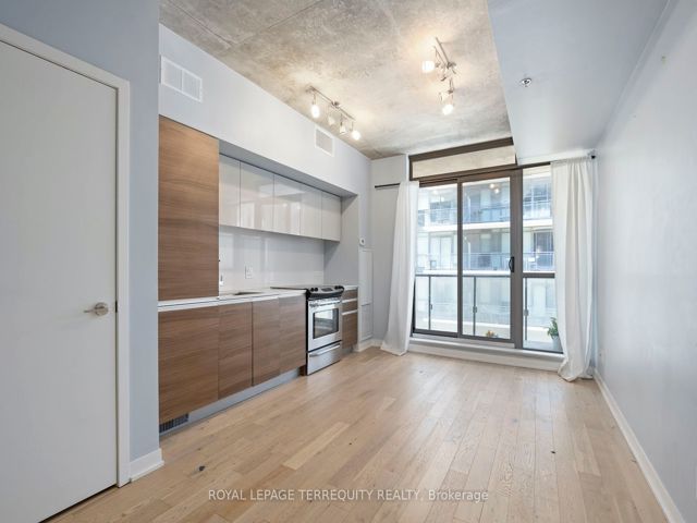 402 - 8 Gladstone Ave