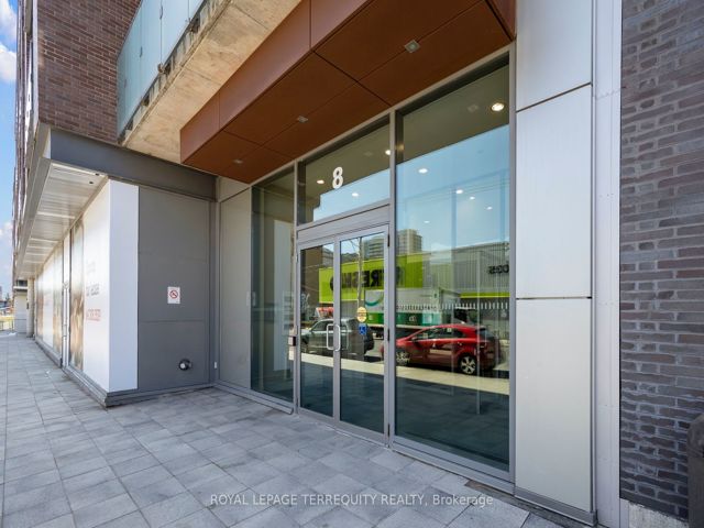 402 - 8 Gladstone Ave