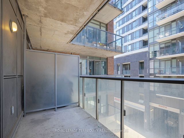 402 - 8 Gladstone Ave