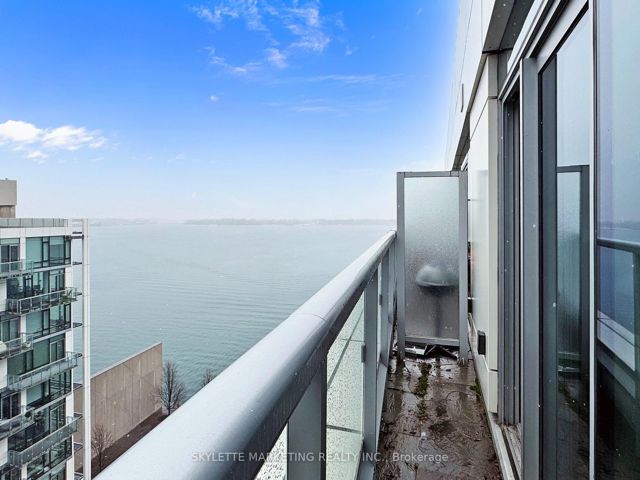 1113 - 39 Queens Quay E