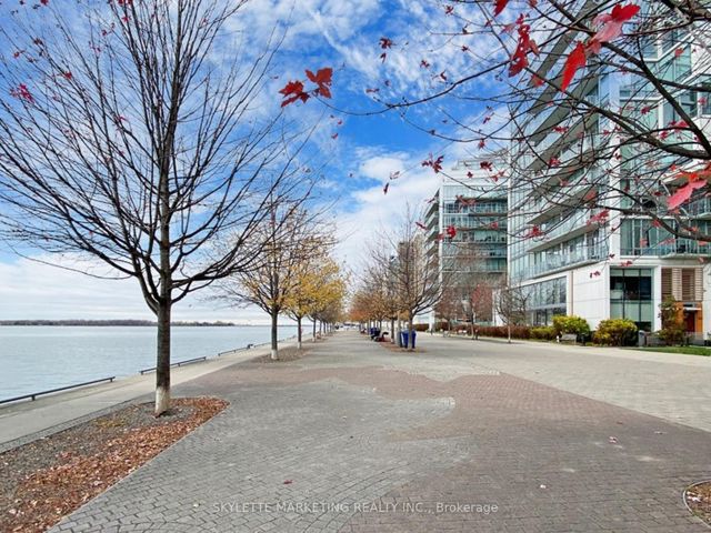 1113 - 39 Queens Quay E