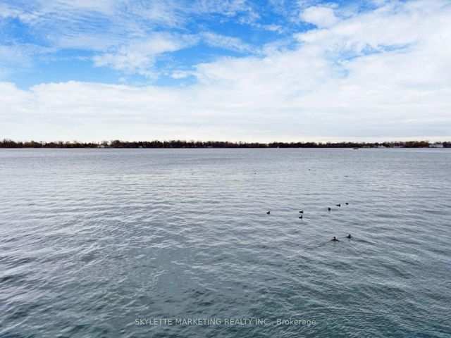 1113 - 39 Queens Quay E