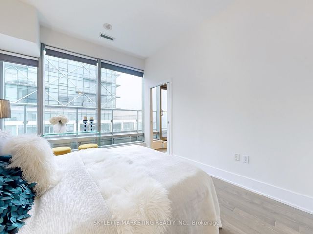 1113 - 39 Queens Quay E