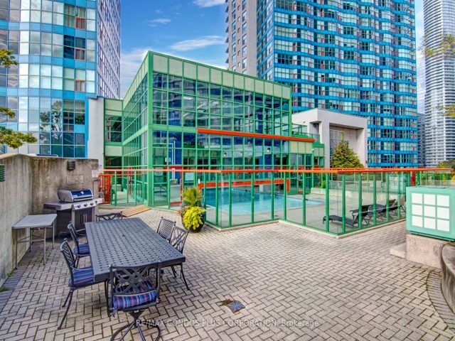 1211 - 99 Harbour Sq