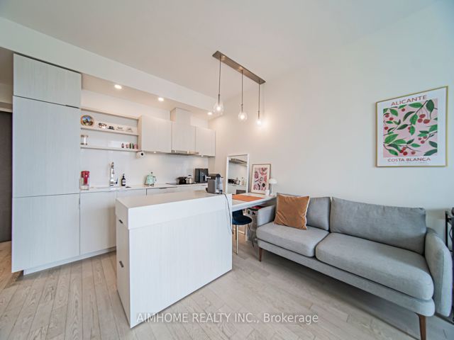 1210 - 16 Bonnycastle St