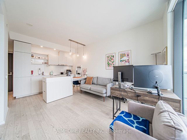 1210 - 16 Bonnycastle St