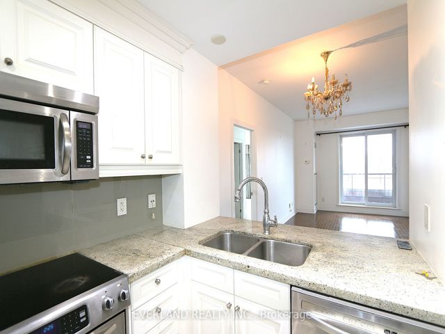 804 - 23 Rean Dr