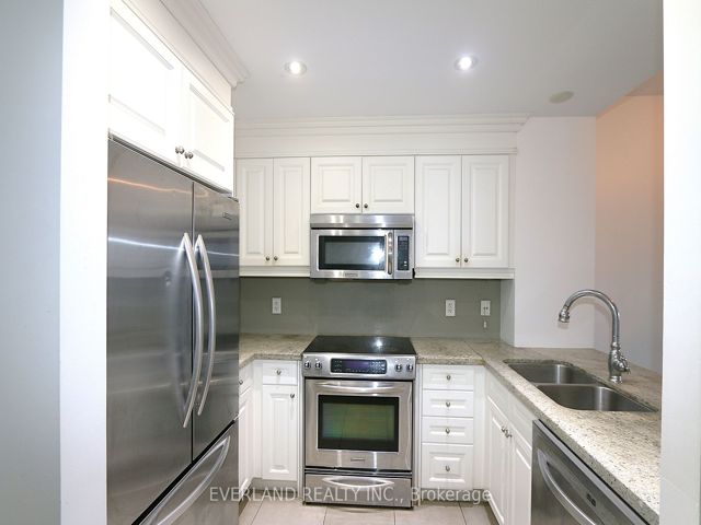 804 - 23 Rean Dr