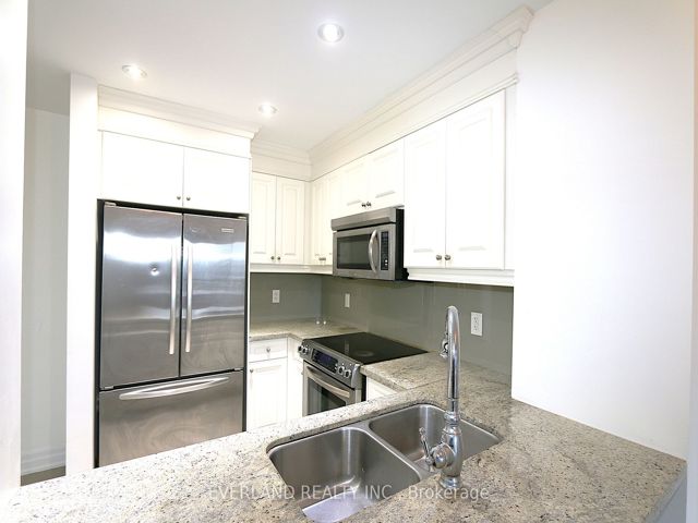 804 - 23 Rean Dr