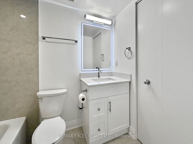 708 - 21 Overlea Blvd