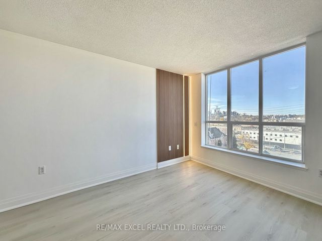 708 - 21 Overlea Blvd
