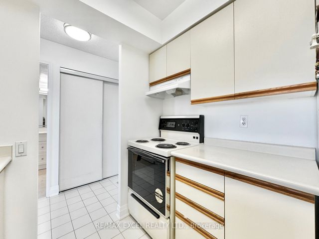 708 - 21 Overlea Blvd
