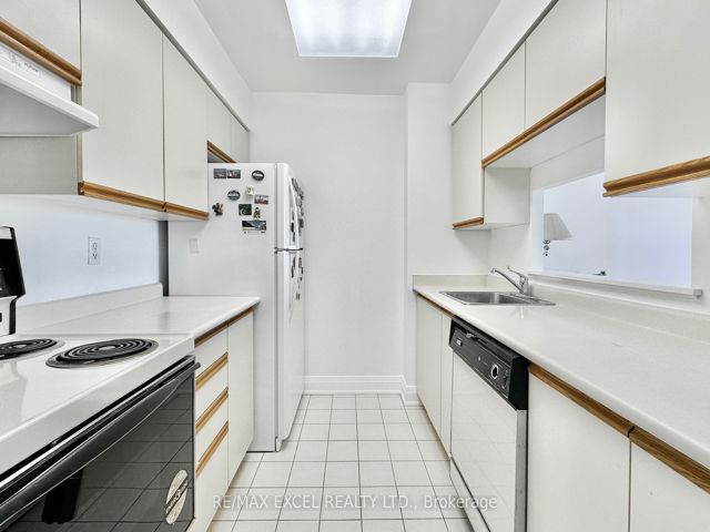 708 - 21 Overlea Blvd