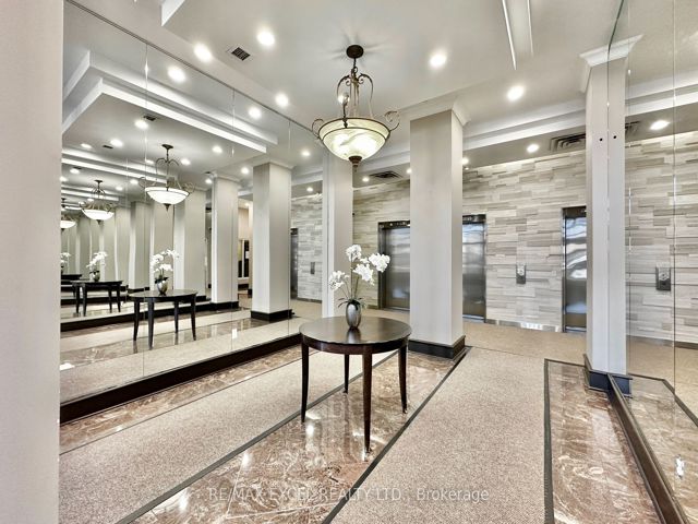 708 - 21 Overlea Blvd